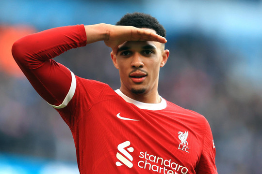Chuyển nhượng sáng 31/7: Real chờ A. Davies + Alexander-Arnold miễn phí, Arsenal tiến sát Viktor Gyokeres