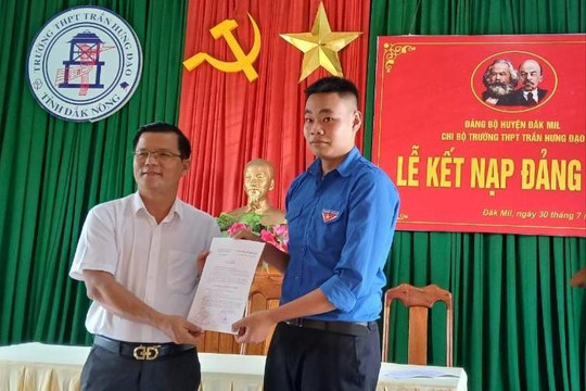 Đảng viên là học sinh đầu tiên ở Trường THPT Trần Hưng Đạo