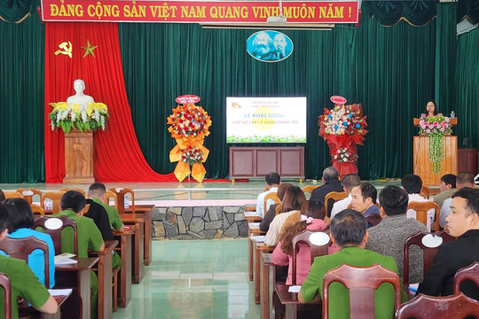Di Linh: Khai giảng lớp sơ cấp lý luận chính trị năm 2024