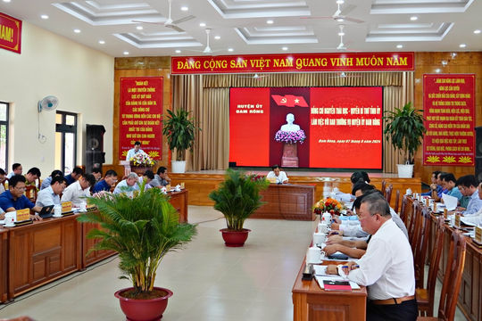 Quyền Bí thư Tỉnh uỷ Nguyễn Thái Học làm việc với Ban Thường vụ Huyện ủy Đam Rông