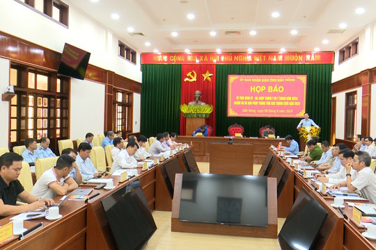 Họp báo về tình hình kinh tế-xã hội