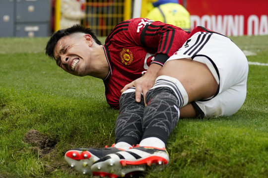 MU tan nát hàng thủ trước đại chiến với Man City