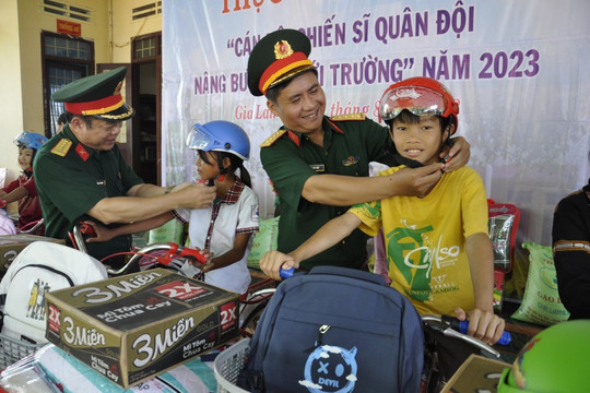 Khen thưởng 104 già làng, người uy tín ở biên giới Gia Lai, Kon Tum