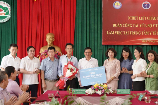 Đoàn công tác Bộ Y tế làm việc với Trung tâm Y tế huyện Đắk Glong