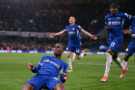 Biển người thừa tại Chelsea là bài toán đau não