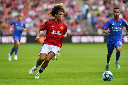 Rời MU, Hannibal Mejbri trên đường tới Burnley