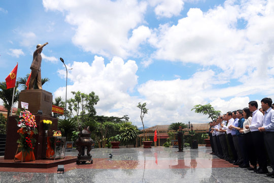 Quyền Bí thư Tỉnh ủy Lâm Đồng Nguyễn Thái Học thăm cán bộ, chiến sĩ Trại giam Đại Bình