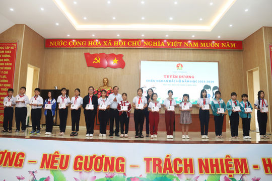 Bảo Lộc: Tuyên dương 147 học sinh, thiếu nhi tiêu biểu tham gia hoạt động Hè
