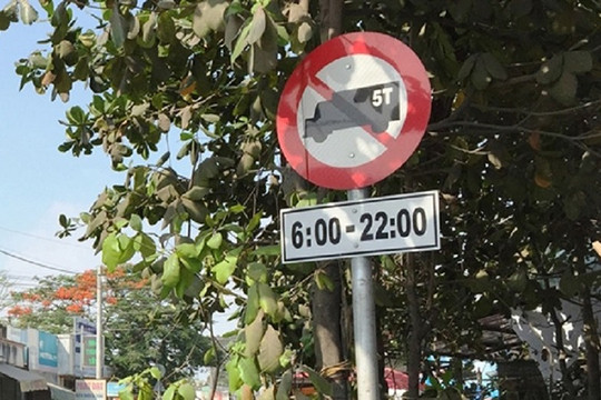Phạm luật vì biển báo