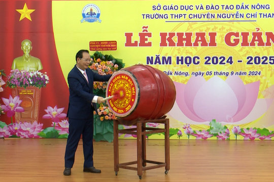 Đồng chí Ngô Thanh Danh dự khai giảng tại Trường THPT chuyên Nguyễn Chí Thanh