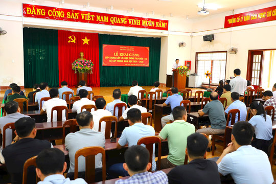 50 cán bộ, công chức, viên chức tham gia lớp Trung cấp lý luận chính trị khóa 113