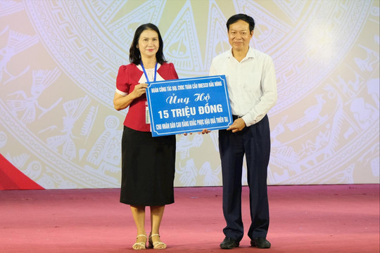 Đoàn công tác tỉnh Đắk Nông ủng hộ người dân tỉnh Cao Bằng bị thiệt hại do bão số 3
