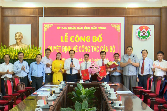 UBND tỉnh Đắk Nông công bố 2 quyết định về công tác cán bộ