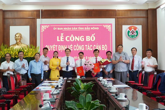 UBND tỉnh Đắk Nông công bố 2 quyết định về công tác cán bộ