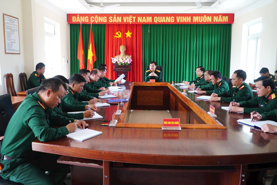 Cấp ủy viên dự sinh hoạt chi bộ ở cơ sở để nắm chắc tình hình cơ sở
