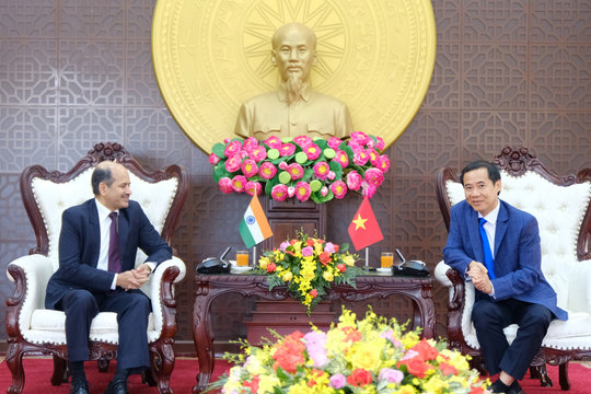 Quyền Bí thư Tỉnh ủy Lâm Đồng Nguyễn Thái Học tiếp xã giao Đại sứ đặc mệnh toàn quyền Ấn Độ tại Việt Nam