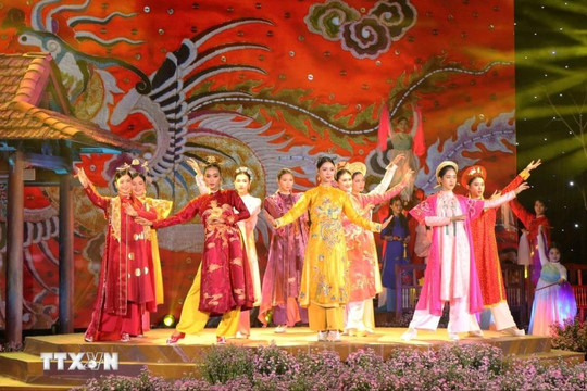 Lễ hội Áo dài Huế 2024: Tỏa sáng vẻ đẹp văn hóa truyền thống