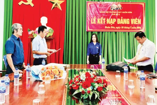Phát triển đảng trong học sinh ở huyện Buôn Đôn