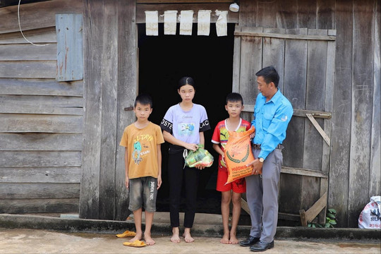 Cập nhật danh sách ủng hộ 3 chị em mồ côi ở xã Quảng Sơn thông qua Quỹ “Tấm lòng vàng” Báo Đắk Nông