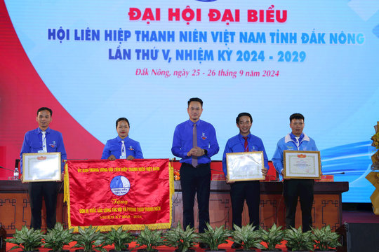 Khen thưởng tập thể, cá nhân có thành tích trong công tác thanh niên tỉnh Đắk Nông