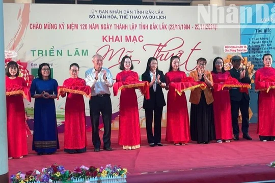 Khai mạc Triển lãm Mỹ thuật chào mừng 120 năm Ngày thành lập tỉnh Đắk Lắk