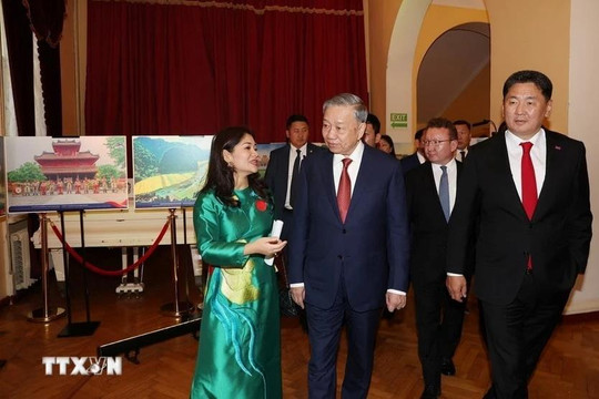 Tổng Bí thư, Chủ tịch nước dự chương trình Ngày Văn hóa Việt Nam tại Mông Cổ