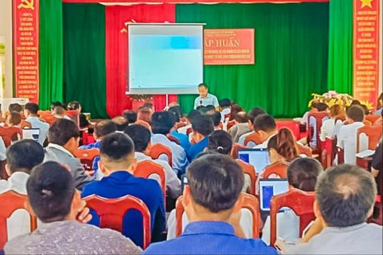 Đắk Glong tập huấn nghiệp vụ rà soát hộ nghèo cho 150 người