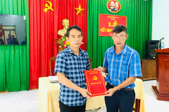 Đạ Tẻh: Hai vợ chồng cùng được kết nạp Đảng trong một ngày