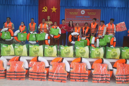 Đắk Nông hỗ trợ hơn 147 triệu đồng cho ngư dân nghèo tỉnh Trà Vinh