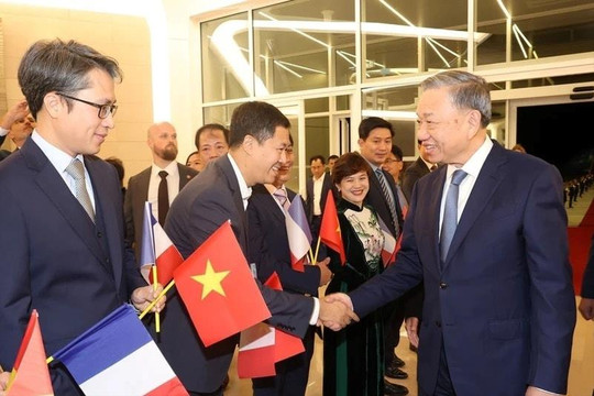 Tổng Bí thư, Chủ tịch nước đến Paris, bắt đầu chuyến làm việc tại Pháp