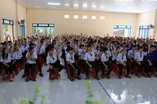 Nỗi niềm đóng góp đầu năm học