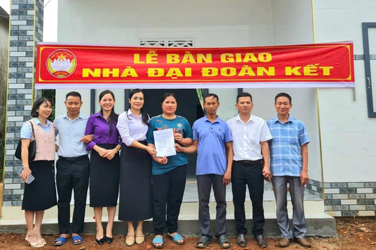 Đắk Glong bàn giao nhà đại đoàn kết cho 4 hộ nghèo trị giá 280 triệu đồng