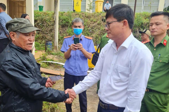 UBND huyện Đắk Song thăm hỏi gia đình nạn nhân vụ xe bán tải lao xuống mương nước