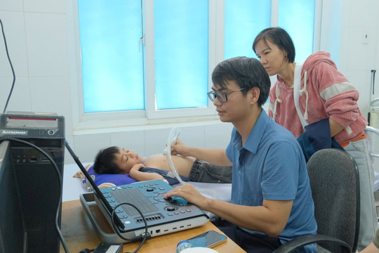 Hơn 1.000 trẻ em huyện Cư Jút được tầm soát tim bẩm sinh miễn phí
