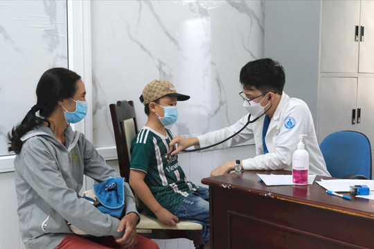 Khám tầm soát, điều trị bệnh tim bẩm sinh cho trẻ em ở huyện Cư Jút