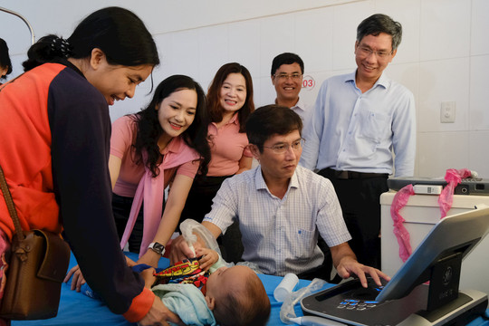 Trẻ em huyện Krông Nô được khám tầm soát bệnh tim bẩm sinh miễn phí