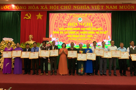 Biểu dương người cao tuổi tham gia xây dựng hệ thống chính trị cơ sở