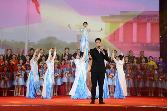 4.000 người tham gia Liên hoan Nghệ thuật Hà Nội - Niềm tin và hy vọng