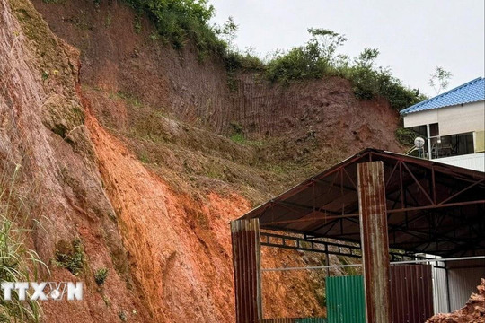 Lâm Đồng: Di dời 5 hộ dân với trên 20 nhân khẩu khỏi khu vực nguy cơ sạt lở