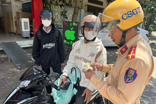 Đăk Glei tăng cường xử lý học sinh vi phạm an toàn giao thông