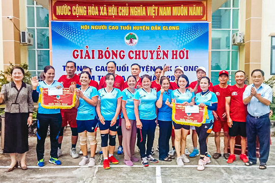 Giải bóng chuyền hơi trung - cao tuổi huyện Đắk Glong
