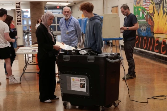 Bầu cử Mỹ 2024: Những chiến thắng đầu tiên của ông Trump và bà Harris