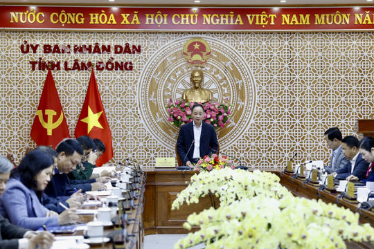 Hội nghị đánh giá tình hình kinh tế xã hội tháng 10: Lấy người dân và doanh nghiệp làm trung tâm phục vụ