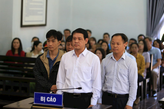 Kéo dài phiên tòa xử vụ sụt lún Khu công nghiệp Nhân Cơ