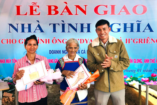 Tấm lòng thơm thảo của giáo viên Trường THCS Hoàng Văn Thụ