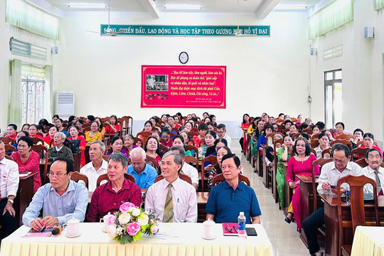 Hội Cựu giáo chức huyện Đạ Tẻh kỷ niệm Ngày Nhà giáo Việt Nam