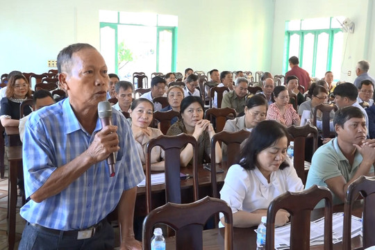 Chủ tịch UBND huyện Cư Jút đối thoại với nông dân