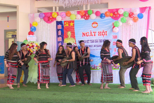 Ngày Hội đại đoàn kết toàn dân tộc bon R’Bút