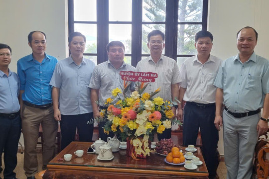 Thường trực Huyện ủy Lâm Hà thăm chúc mừng Ủy ban MTTQ Việt Nam huyện