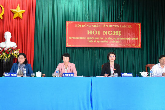 Chủ tịch HĐND tỉnh Phạm Thị Phúc tiếp xúc cử tri huyện Lâm Hà trước kỳ họp thường lệ cuối năm 2024